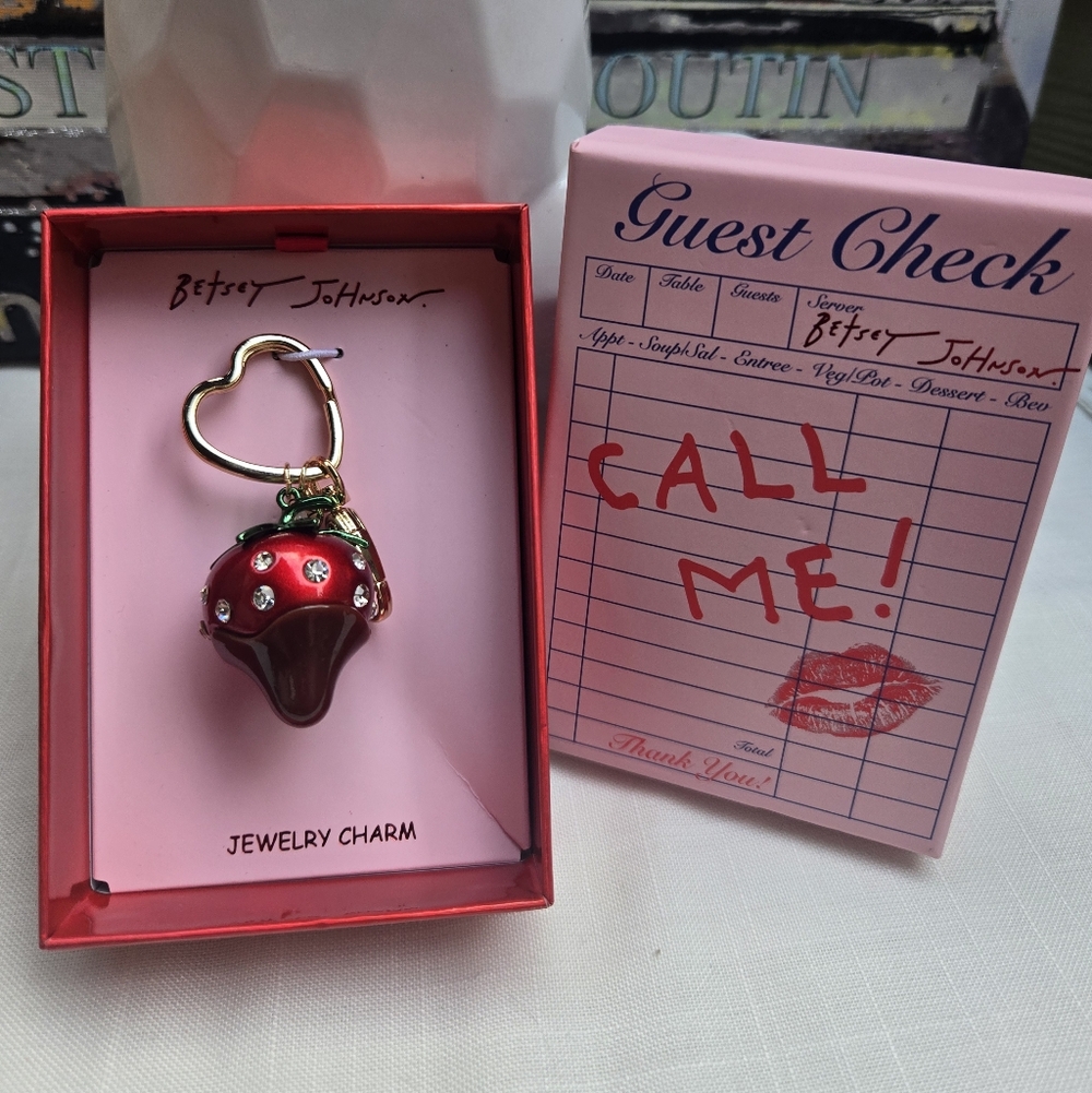 ⛔️SOLD⛔️Betsey Johnson Strawberry And Chocolate Bag Charm Keychain NIB - Picture 3 of 4